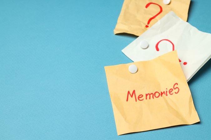 Scattered post it notes with the word “memories” in blue room, copy space
