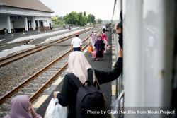 Indonesian people exiting and boarding train at the station in 4B9Jk5