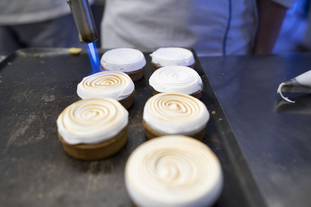 Process of baking meringue cookies