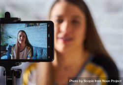 Woman recording a video of herself for social media 42Exx5
