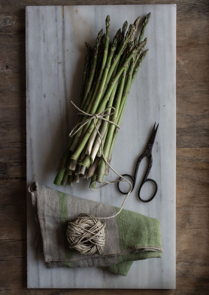 Arrangement of twine and asparagus on board