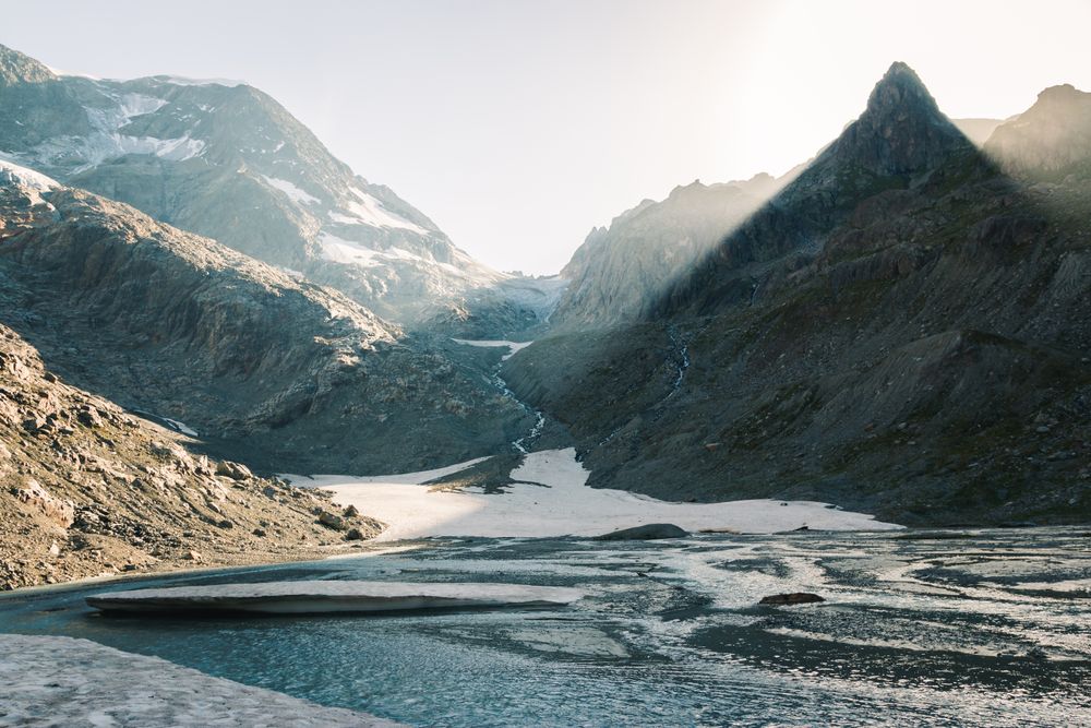 Shallow river flowing along rocky shore in bright day