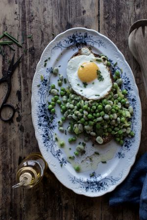 Delicious breakfast meal with steamed peas and egg