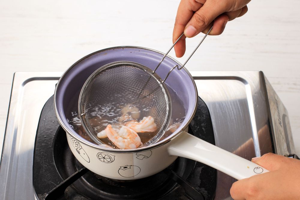 Boiling seafood in pan