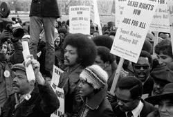 Reverend Jesse Jackson's march for jobs outside the White House, 1975 4MRQlb
