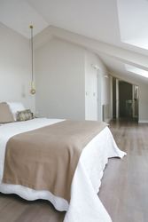 Bedroom with queen size bed