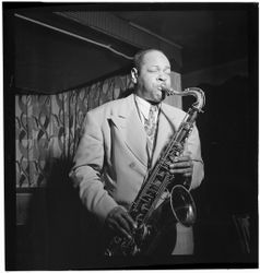New York City, New York, USA - Sept, 1946: Portrait of Coleman Hawkins in Spotlite Club 5q9Xq5