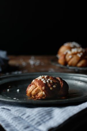 Cardamom buns on grating