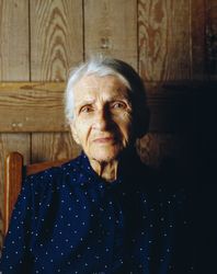 Kate Carter on her 90th birthday poses for Carol M. Highsmith in log cabins, North Carolina v5qlE0