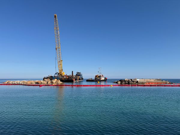 Building a new wave breaker offshore