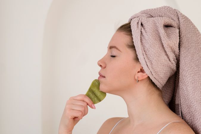 Facial skincare with natural stone