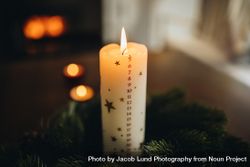 Close-up of a burning christmas candle in wreath 43BoP5