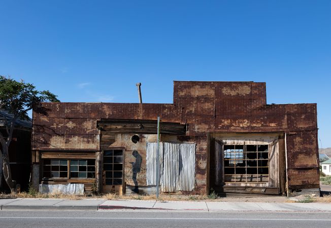 Abandoned building with art of man staring at cell phone, Nevada