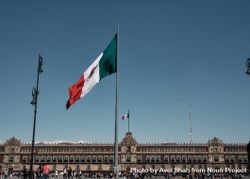 Large Mexican flag in Zocalo Square 0W7BP0