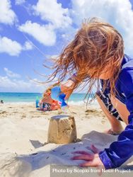 Young girl making sand castle beddP4
