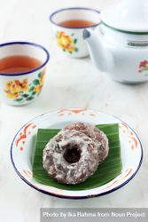 Jalabria, sticky rice flour donut with tea bxlBBb