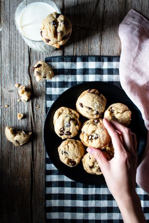 Plate with vegan cookies with chocolate chips