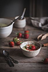 Strawberry porridge in bowl on table