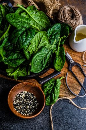 Bowl of fresh spinach leaves on kitchen counter
