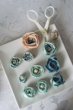 buttercream flower ready for decorated