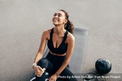 Woman smiling with her head back on a yoga 5kDND4