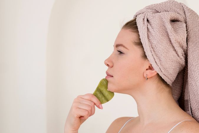 Facial skincare with natural stone