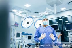 Portrait of male surgeon standing in operating room, ready to work on a patient 0yzKj5