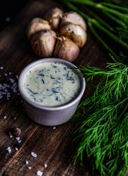 Seasoned dipping sauce with garlic