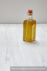 Glass bottle of olive oil 4m7qv0