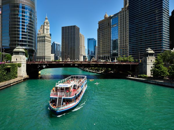 Tour boat on the Chicago River in downtown Chicago
