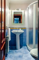 Small bathroom with shower screen