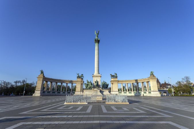 Column honoring Hungarian national leaders